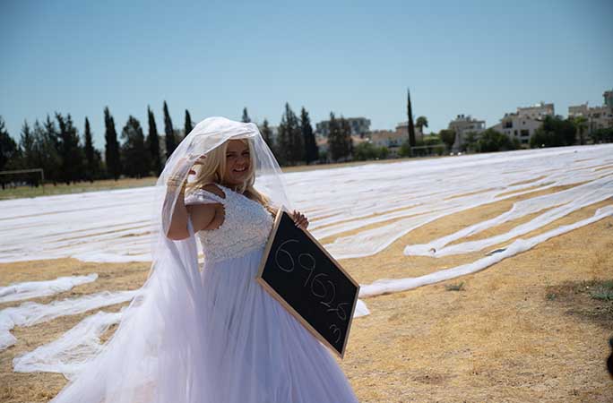 Невеста с фатой длиной 7000 метров попала в Книгу рекордов Гиннесса. ФОТО, ВИДЕО
